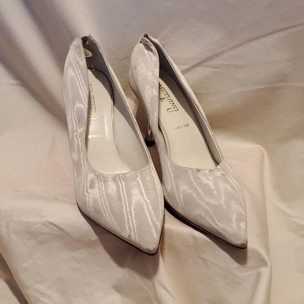 Something Bleu Waterfall Taffeta Heels SZ 8.5